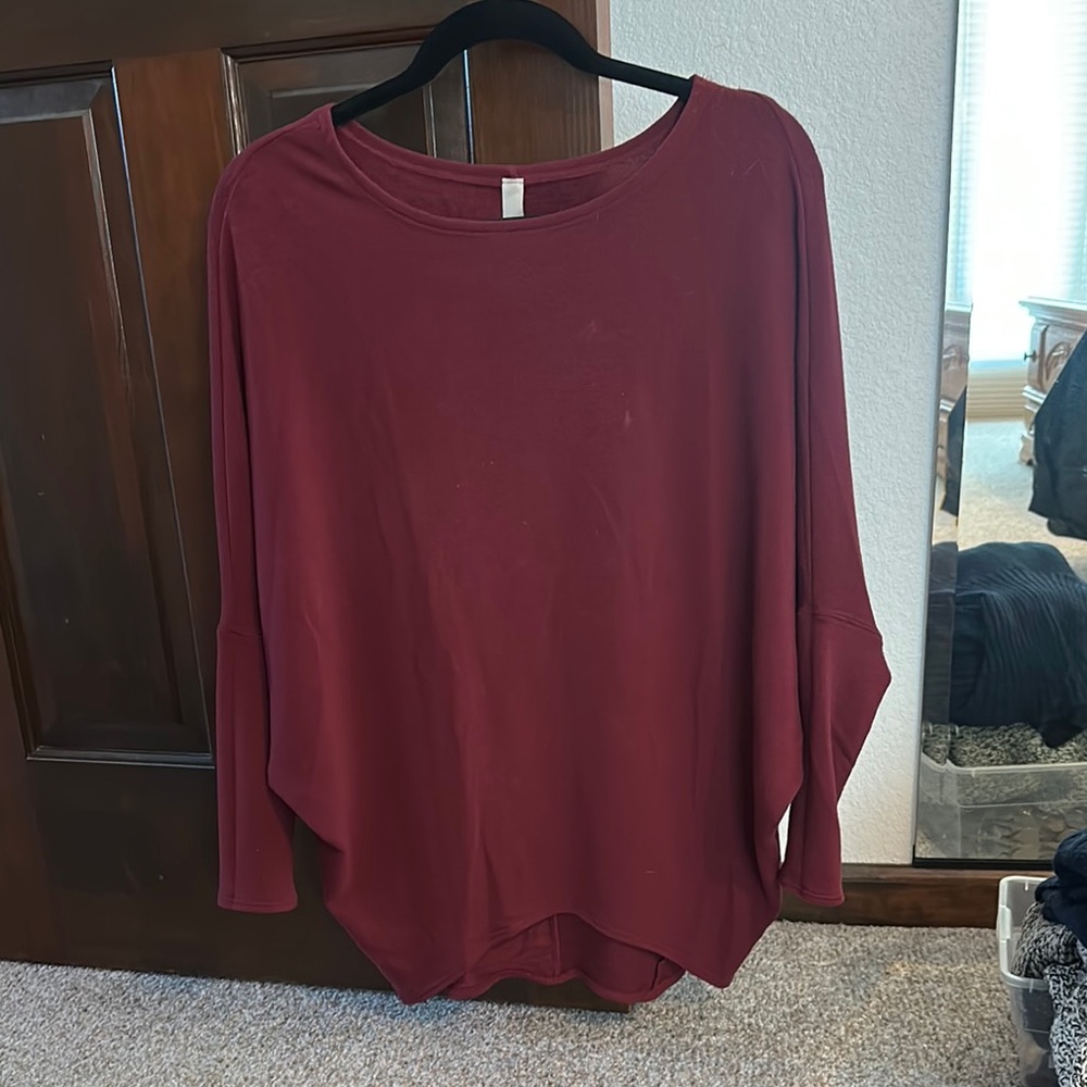 Jolie Women's Scoop Neck Dolman Sleeve Top in Burgundy
